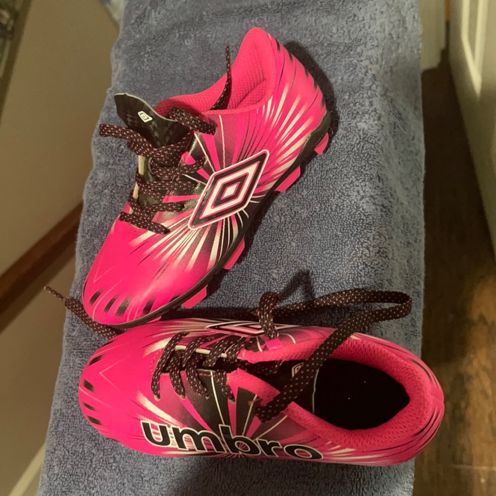 Umbro Child UX Accuro Junior Soccer Shoe